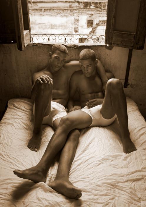 beautifulmenofcolor:  Sexy Twins Set 