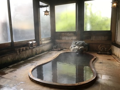 public-bath:長野県山ノ内町・渋温泉 歴史の宿 金具屋