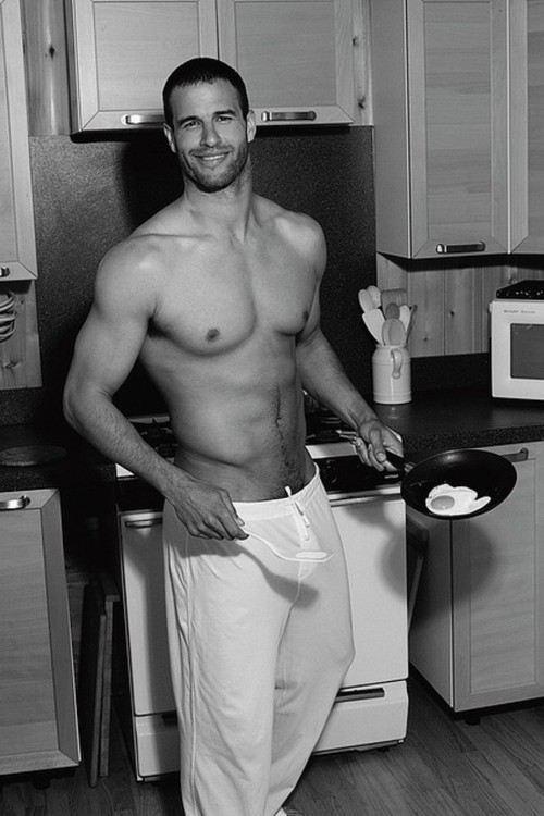 fratboync:  breakfast at the frat house