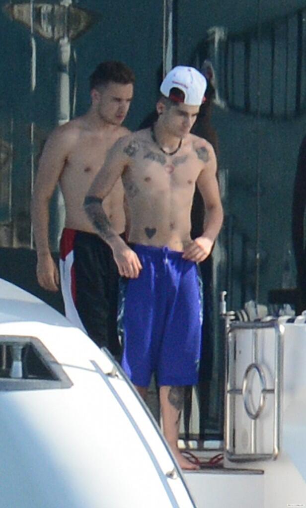 One direction zayn malik shirtless