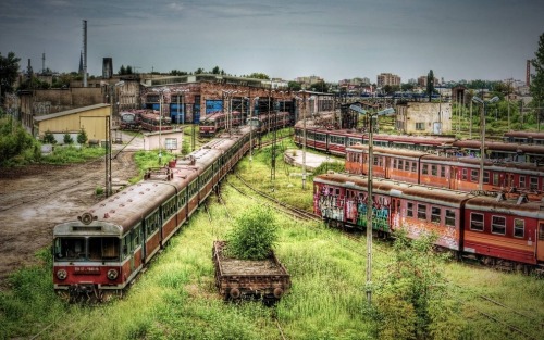 odditiesoflife:  10 Amazing Abandoned Places Around the Globe Spree Park, Berlin, Germany Hotel del Salto in Colombia - featured previously on Curious History Gulliver’s Travels Park, Kawaguchi, Japan Abandoned mill in Sorrento, Italy Mirny (Mir) Mine