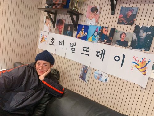 allforbts: 200219 Hoseok’s Tweet늦었지만 모두들 고마워요 싸랑해 I’m late, but thank you everyone. I love you Trans