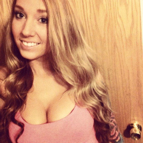militarysluts:  Navy AN Dobbel takes a few selfies.Instagram: https://instagram.com/sdobbel89/