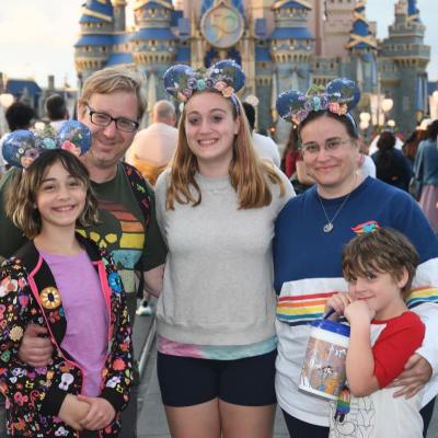 Yesterday was National popcorn day. I have a popcorn loving family. Especially Oliver who we have had to allow to hold the popcorn bucket in the pictures for him to take the picture! #nationalpopcornday #fridayvibes #waltdisneyworld #memorymaker...