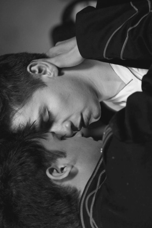 Gay Kisses And Love