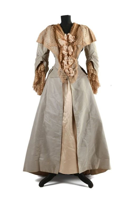 Worth reception dress ca. 1890-95From Enchères Sadde via Interencheres