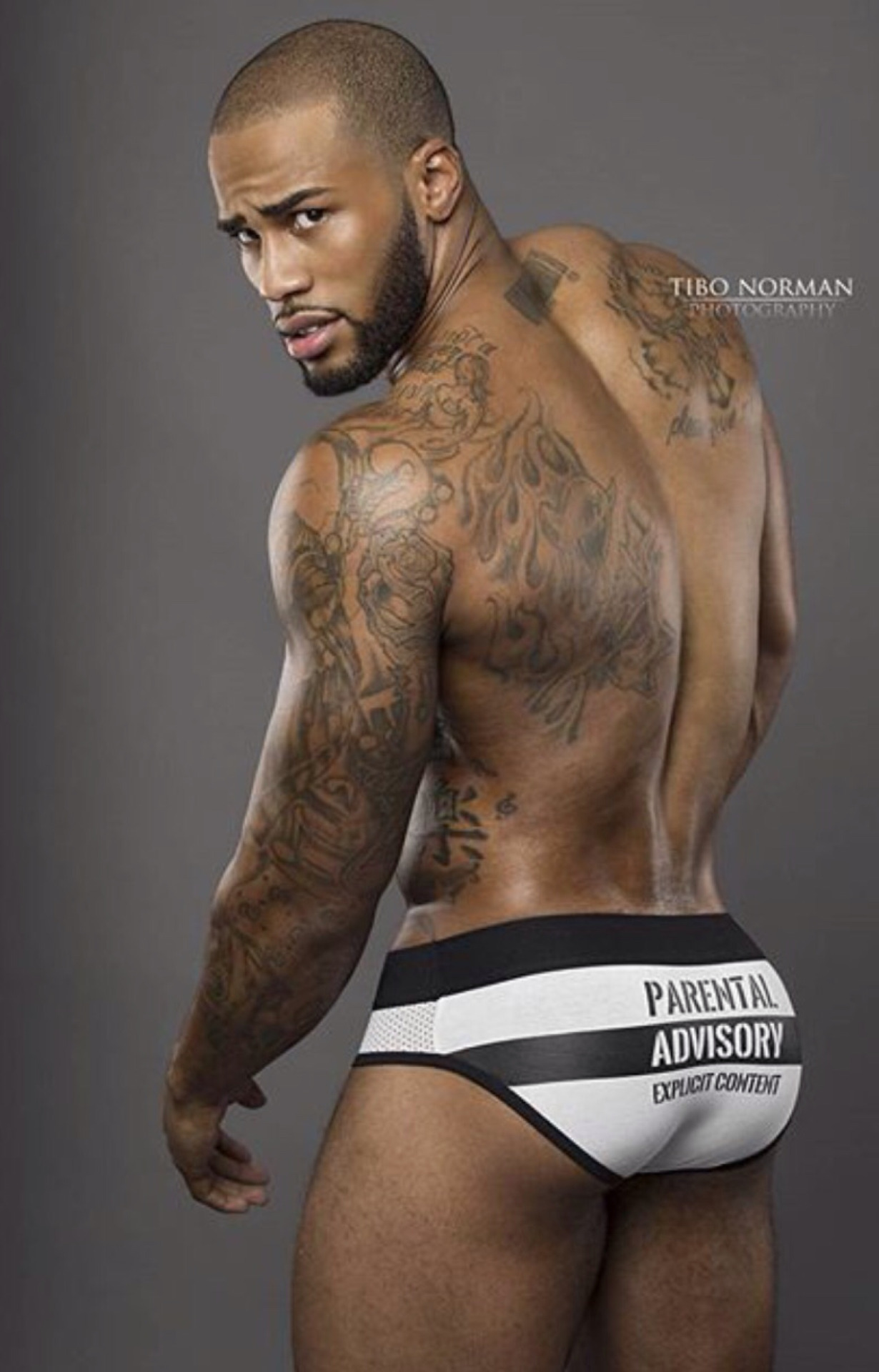 gorgeousblackmen:  kalosredux: http://kalosredux.tumblr.com  He’s wearin’ the