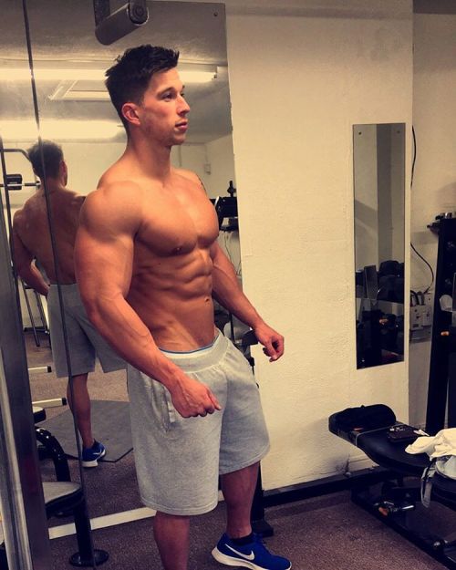 lumbrjax:  Instagram user @craigmortonfitness http://ift.tt/1UR8xCU