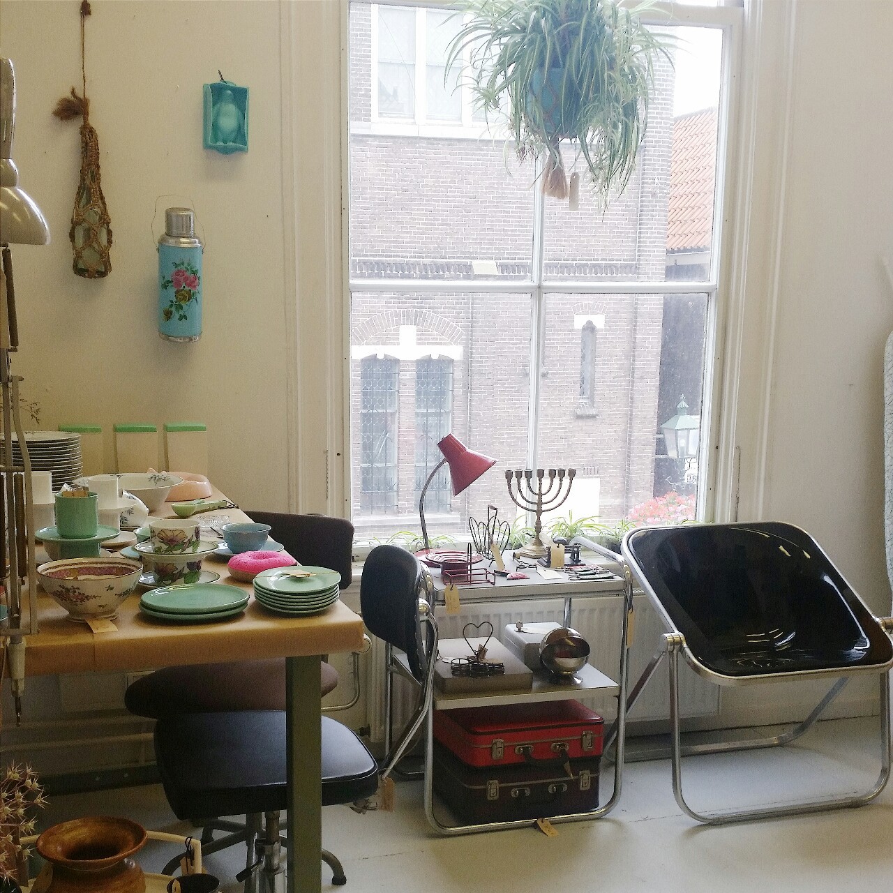 m-ikiluna:  24/07/2015// Today I found the cutest Vintage shop ever 🍑