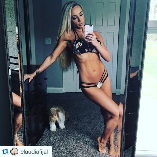 #Repost from the gorgeous @claudiafijal ❤️ #gorgeous #bikiniseason #vacaymode #vegas #maillotdebain 