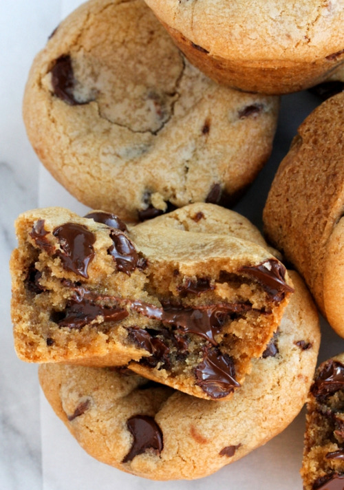 shanzell:  Nutella Lava Cookie Cups 
