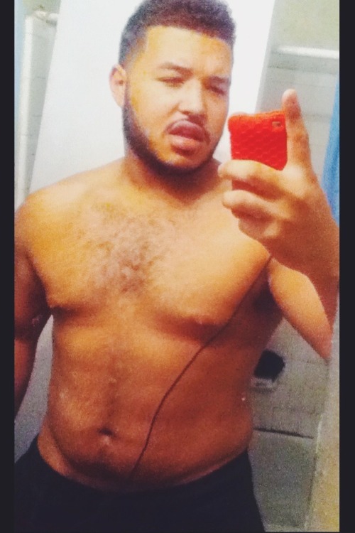 thickdude:  dominiquedamage:  Precious little diamond.. I give it all to you  My type