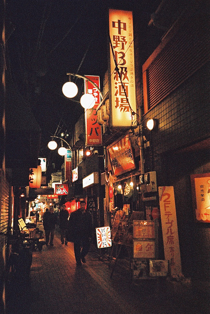 japanloveyou:alley - nakano by Shoji Kawabata. a.k.a. strange_ojisan on Flickr.