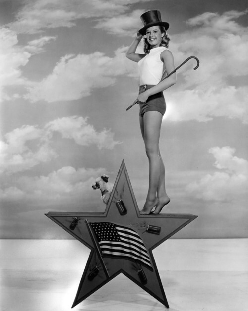 Happy 4th of July my beautiful lovelies!❤️ The lovely Carole wells modeling on a star. She began wor