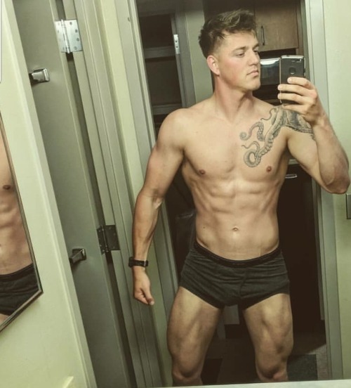 chettbro:USMC “This Marine Lives For Lifting” adult photos