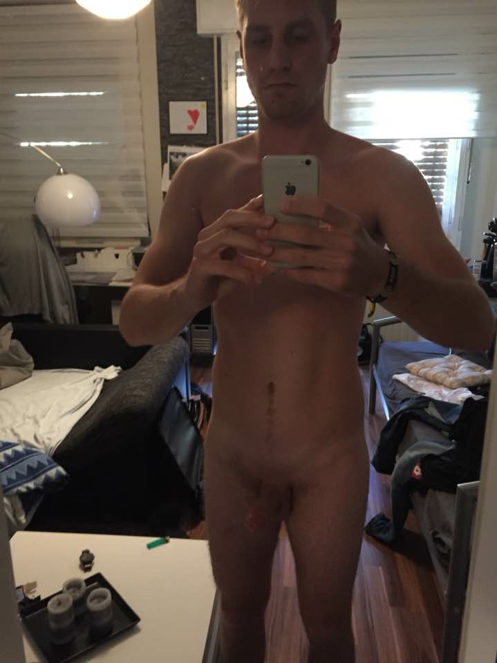 nightshowlightshow:  nakedguysfromkik:  Mark from Germany, I need to speak the language…