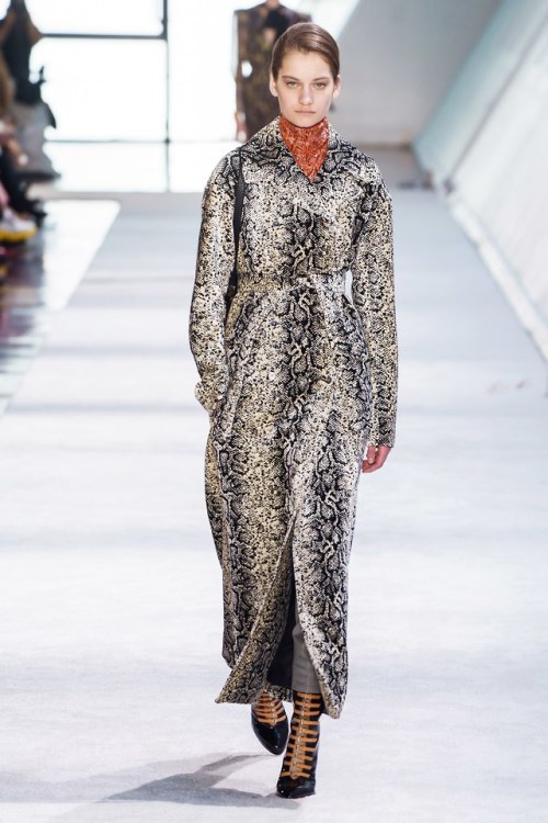 therunwayarchive:Alina Bolotina at Giambattista Valli, Fall 2019