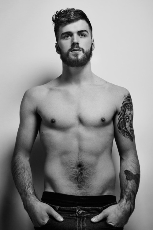 marzexxx:  OMG…. he is like the perfect man for me, super cute, soft and tender, He has a beard and tattoes, besides he has style and body hair… absolutly my kind <3