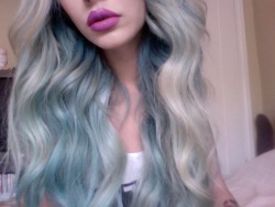 pussymoneyw33d:  Ice queen hair is back!