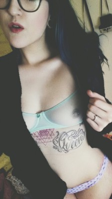 hunny-bearr:  Broken or not I’m on myfreecams