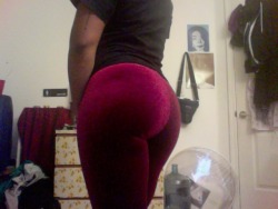 these velevet leggings are really changing the game for me. i swear photobooth ain&rsquo;t doin it justice. 