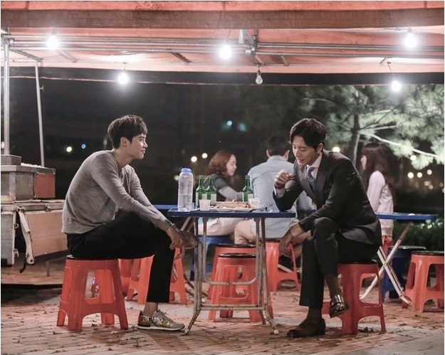 natwalan:  [Photo] Lee Jong Suk @ Doctor Stranger Shooting Credit : ©PerfectBlue_kn
