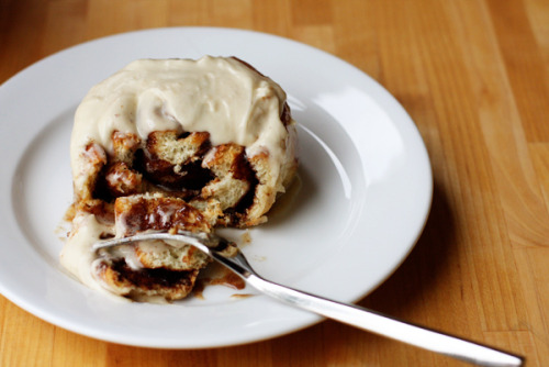 gastrogirl:  cinnamon roll with maple cream cheese frosting.