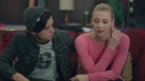 vbellamyblake: Jughead Jones and Betty Cooper in 1.07, “In a Lonely Place”