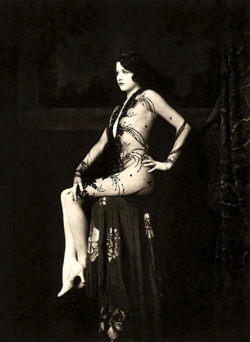 anotherstateofmind67:1920s:Ziegfeld FolliesSource:Via La Boite Verte