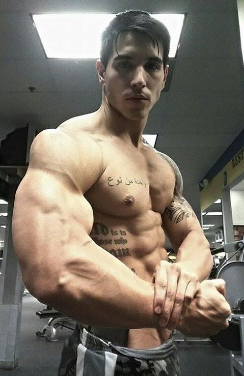 jocks-bros-n-hipsters:  musclemex:  Alan Valdez      (via TumbleOn)