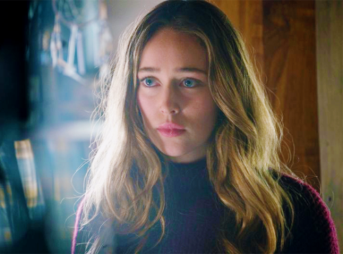 celebritiesandmovies: Alicia Clark - Fear the Walking Dead Season 2, Episode 5 ‘Captive’