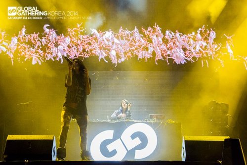 krewella-updates:  Krewella @ Global Gathering Korea + fans