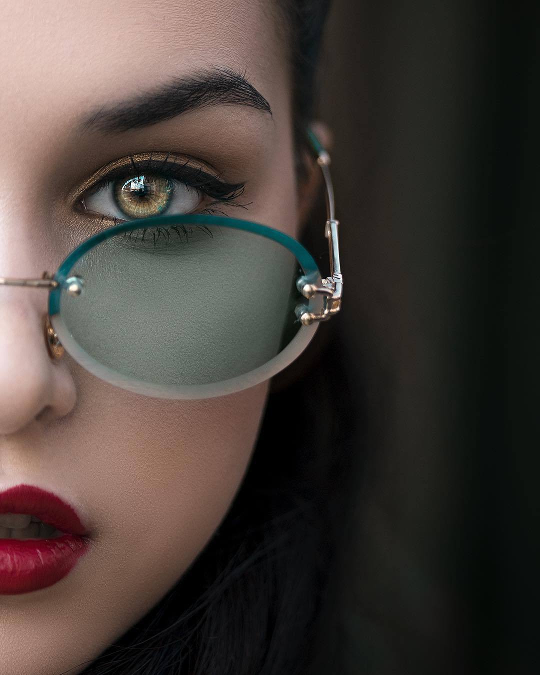 arnold-ziffel:  Just one look…Glasses