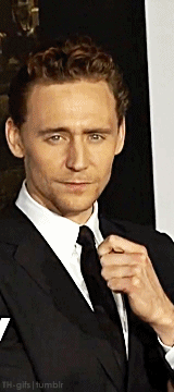 kiwimccoy:   Tom Hiddleston posing for photographers      #okay but this is GOLD #2011