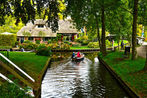 floralls: Giethoorn Netherlands: A Magical Town with No Roads