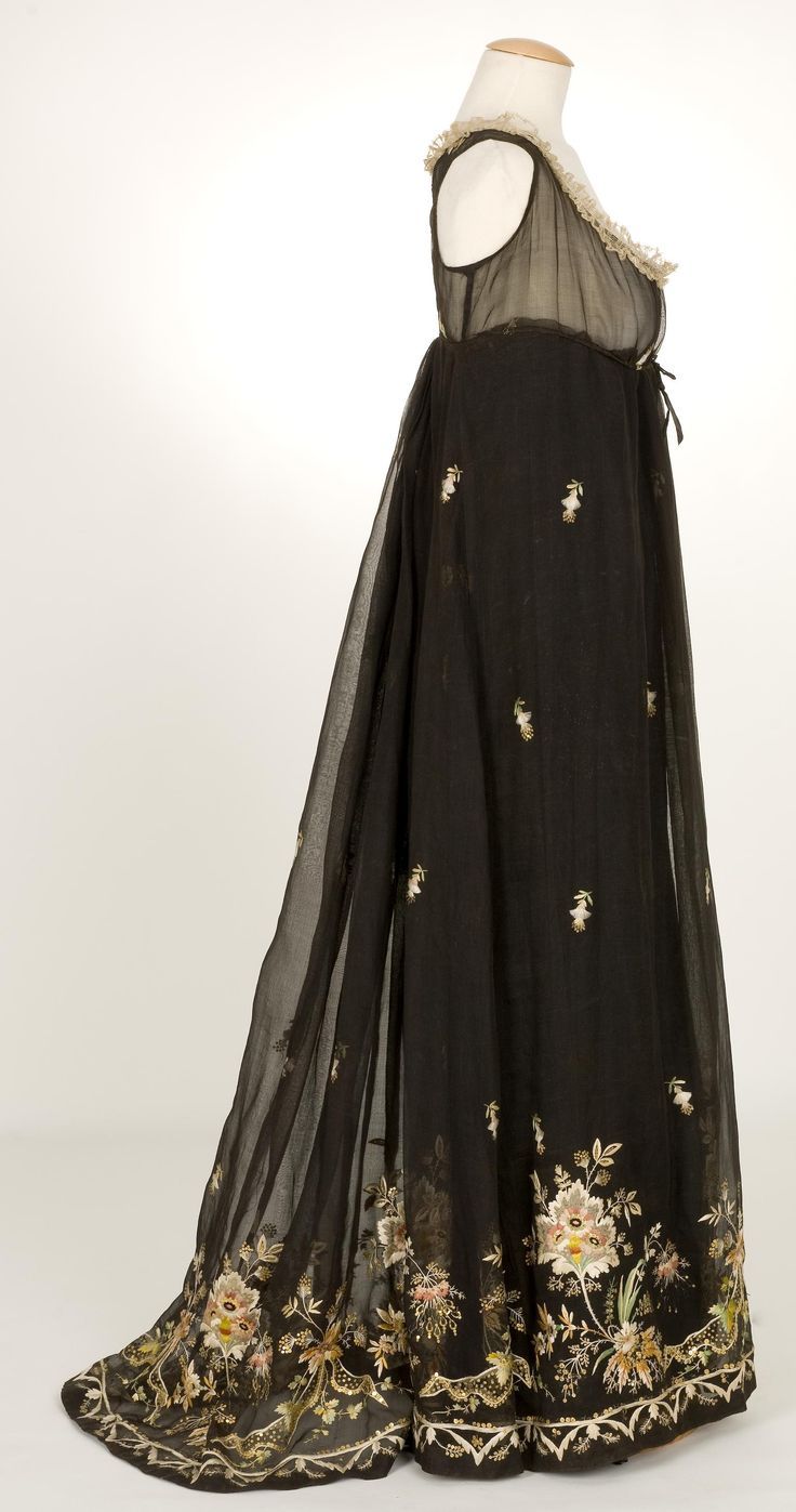 ephemeral-elegance:Organza Gown, ca. 1800-10via Imatex  Marry me in this..