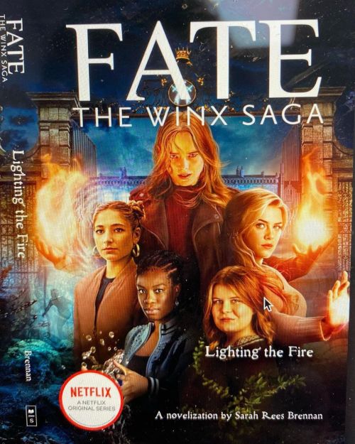Sharing a cover flat (so you guys can see the spine!) of my #FatetheWinxSaga prequel. I’m so e