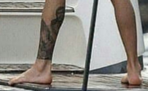 xxxtremely-pervert-gay: Justin Bieber sexy feet on holiday