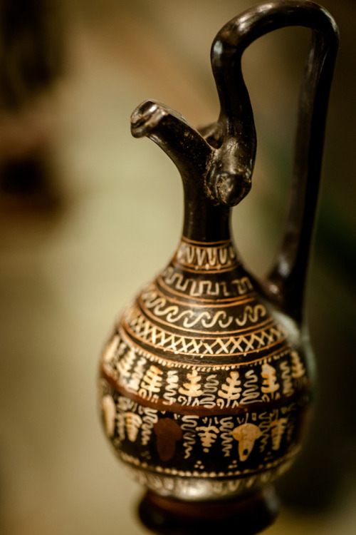 barakatgallery:Barakat Gallery Emirates PalaceWikipedia: Gnathian vases