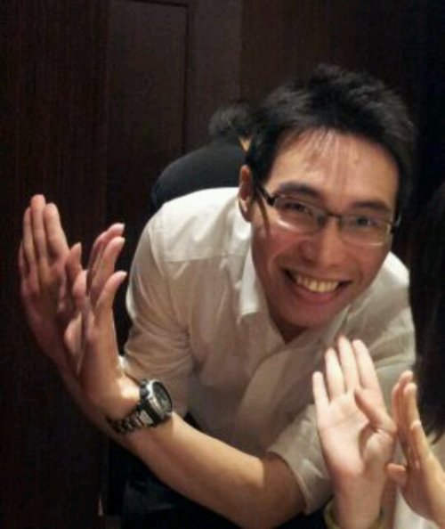 mantop106910:  香港可攻可受的眼鏡西裝男