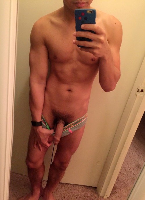 letmetakeadicpic: Nothing better than a guy showing off what he’s got! If you’d like to 