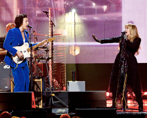 afamilyshowblog - Harry and Stevie Nicks performing onstage at...