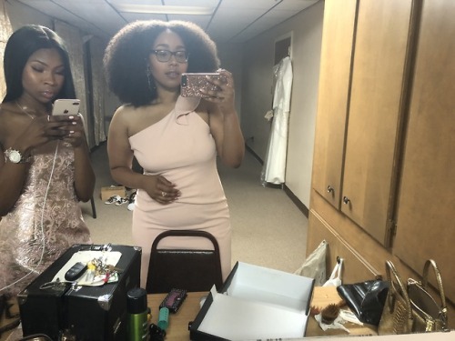 cocoa-butterrkisses:When you, yo momma and yo sister fine and y’all know it ❤️