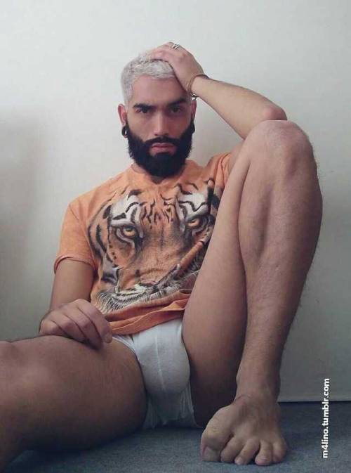 xxxnewstitch:  m4lino:✌