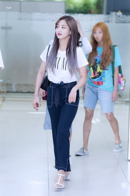 Twice - Airport Fashion - Summer 2018 Follow Viviane Fashion for more K-Style