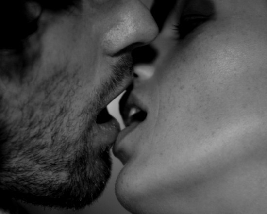 talldarkandsensual:    There’s a moment between a glance, and a kiss where the