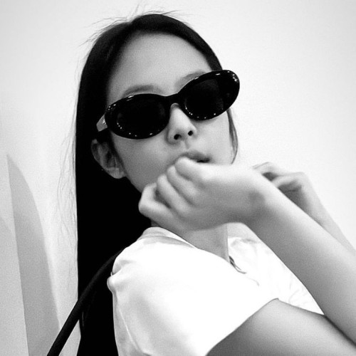 Jennie Moodboard Dark