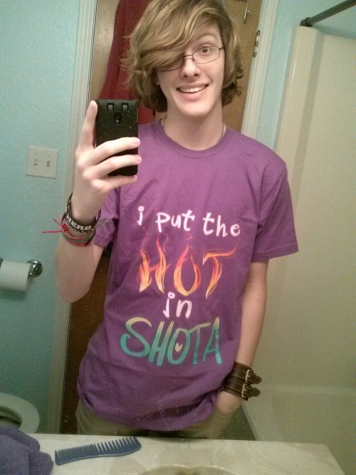 orange-bird-dave:  So I got one of lemonteaflower’s shirts and I have to say it is the greatest purchase I’ve made this year 
