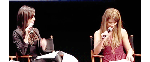 negovanman:  Carmilla blows her a kiss.