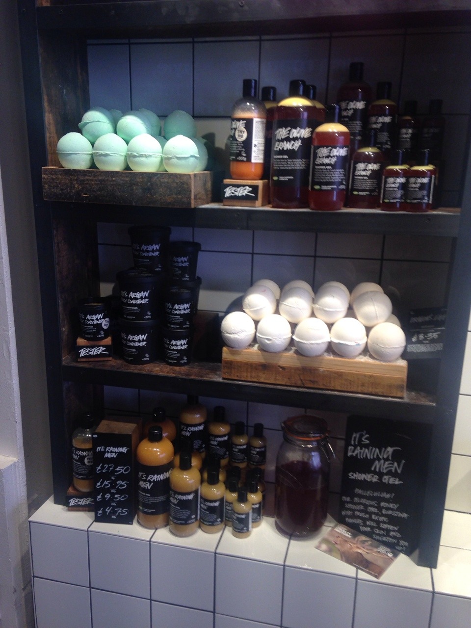 blossomq:  Lush Oxford St
